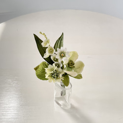 布花グリーンの好きな人に嬉しいブーケコサージュ　すずらん、オオデマリ、ハナミズキと小花たち　大人フォーマル2023 10枚目の画像