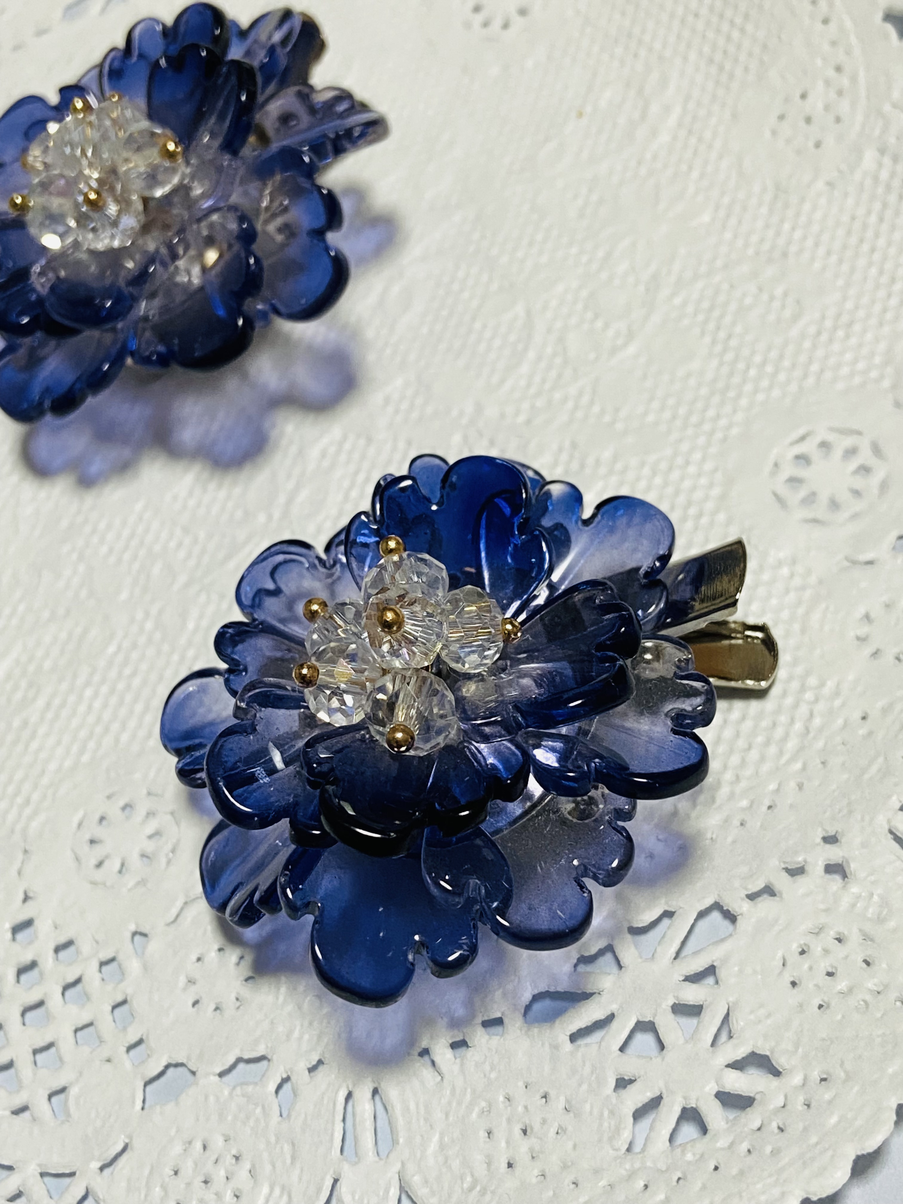 ★ブローチ★   美しい青の木　レジン ☆ブローチ☆ 美しい青の木 レジン 【公式通販】