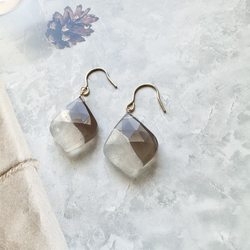 14kgf×オパールのピアス ホワイト ピアス（フック・チェーン） SEA⚓YOU 通販｜Creema(クリーマ) 11125156