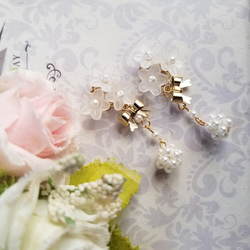 小さなお花とパールボールのピアス又はイヤリング　結婚式、成人式、卒業式、入学式 4枚目の画像