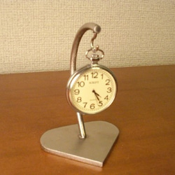 懐中時計スタンド　ラッピング　懐中時計スタンド　カーブ支柱が特徴です 4枚目の画像
