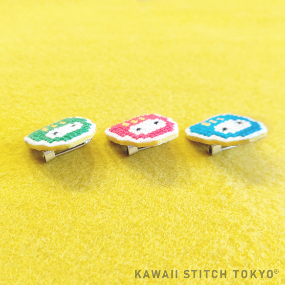 だるま【ブローチ】バッチ バッジ 正月 お守り 日本 JAPAN 刺繍 かわいい クロスステッチ ポップ オーダーメイド 3枚目の画像