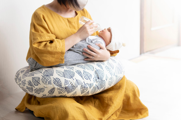 授乳クッション　ナチュラル（内側・防水タイプ）フリーサイズ　メモリアルBOX付 15枚目の画像