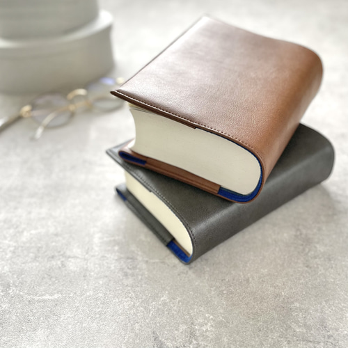 送料無料　聖書カバー　小型用　高級牛革　シンプル　茶×茶 牛革 大型版聖書カバー – Northland