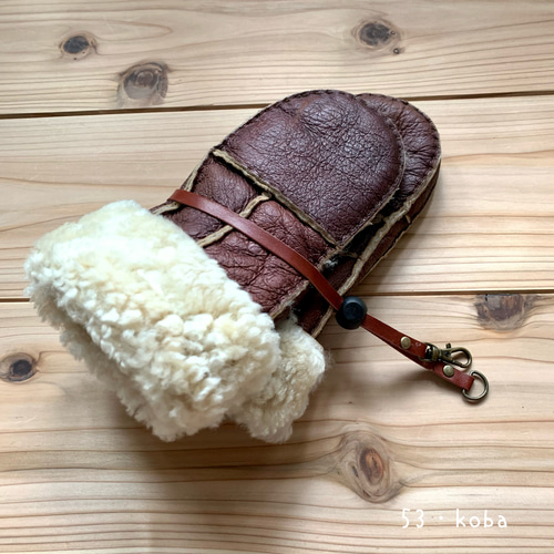 グローブホルダーですがストールもホールドできるレザーホルダ 茶