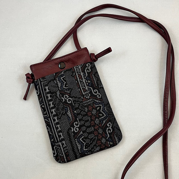 スマホポシェット（濃いエンジの革＋紬の古布パッチワーク）No.01014  