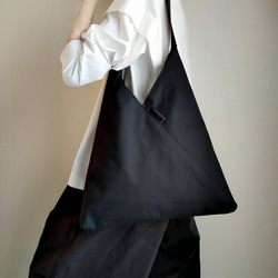 ▽KURO/シルエットが美しい大人の牛革あずま袋 A4収納可能 裏地付き