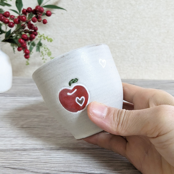 りんごとハート柄のフリーカップ 4枚目の画像