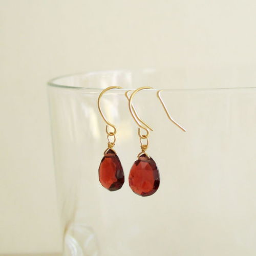 K18・K10】1月の誕生石 ガーネット ペアシェイプ 1粒ドロップピアス