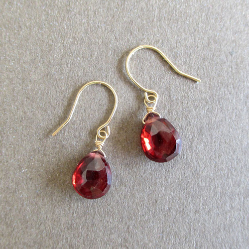 K18・K10】1月の誕生石 ガーネット ペアシェイプ 1粒ドロップピアス