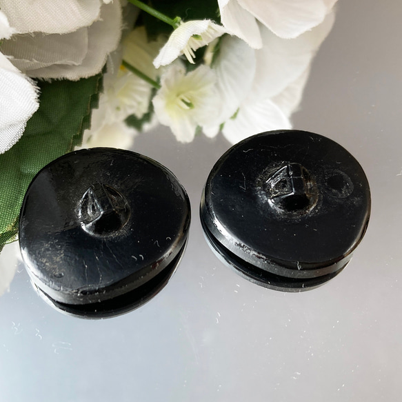【送料無料】2個 1930s チェコ製 アンティーク ヴィンテージ 黒ガラスボタン 素材 [EY8400] 4枚目の画像