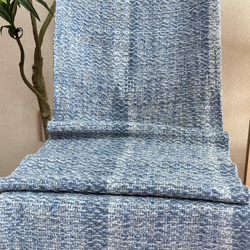 手織り　ふわっと柔らかで暖かいマフラー　ブルーグレー 4枚目の画像