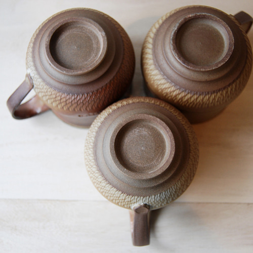 陶芸品 小石原焼 ブラウンの陶器マグカップ 陶芸品 小石原焼 ブラウンの陶器マグカップ