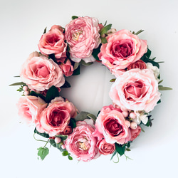 セール　30㎝リース　大輪ピンク薔薇の華やかリース　大きなリース　ギフト　薔薇リース　玄関ドア 7枚目の画像