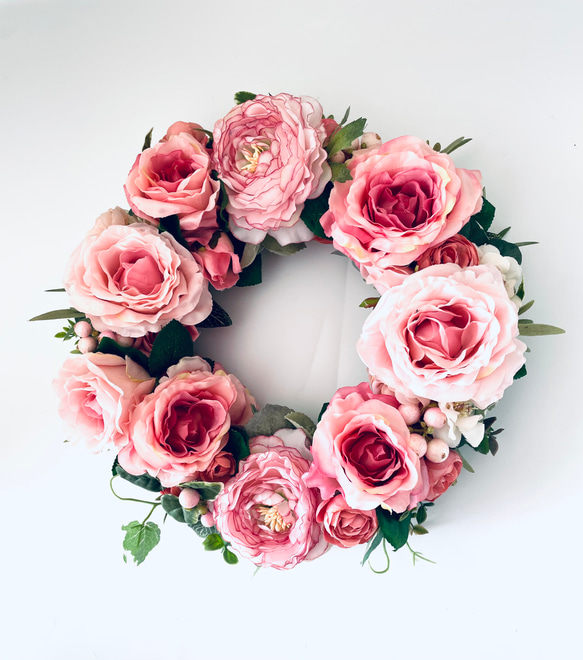 セール　30㎝リース　大輪ピンク薔薇の華やかリース　大きなリース　ギフト　薔薇リース　玄関ドア 7枚目の画像