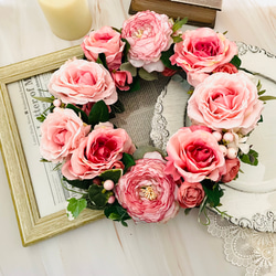 セール　30㎝リース　大輪ピンク薔薇の華やかリース　大きなリース　ギフト　薔薇リース　玄関ドア 1枚目の画像