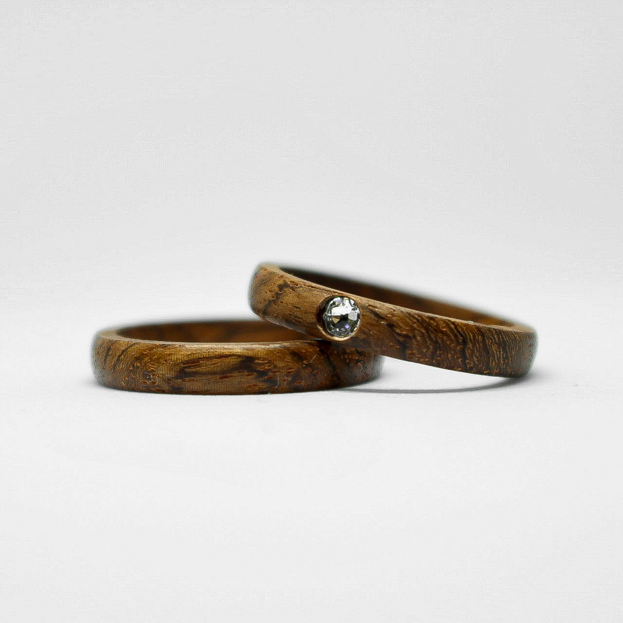 クリスタルウッドリング_カリン_フルサイズ展開_木の指輪_茶色_金属アレルギー対応_ペアリング