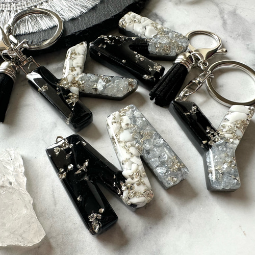 レジンイニシャルキーホルダー 作家のためのレジン 『イニシャルキーホルダースターターキット