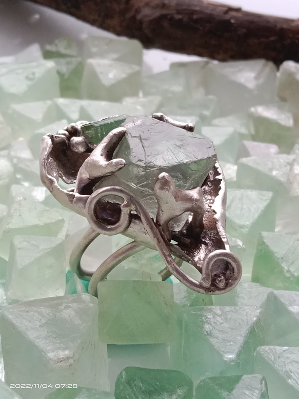 螢石八面體原礦手工銀戒純銀戒指~ 「Follow Your Heart」~ Fluorite Silver Ring 第3張的照片