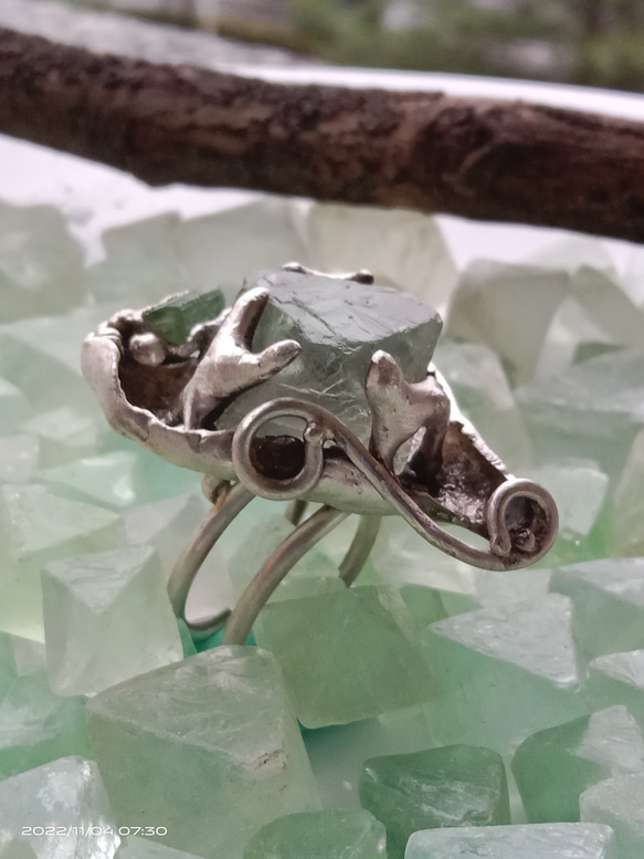 螢石八面體原礦手工銀戒純銀戒指~ 「Follow Your Heart」~ Fluorite Silver Ring 第6張的照片