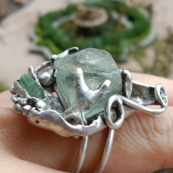 螢石八面體原礦手工銀戒純銀戒指~ 「Follow Your Heart」~ Fluorite Silver Ring 第11張的照片