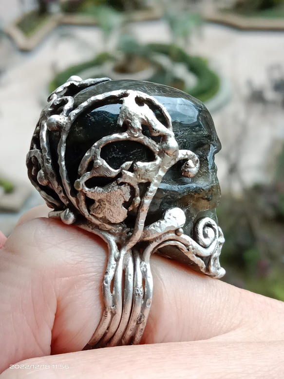 拉長石骷髏頭手工銀戒純銀戒指~「女王頭」 ~Labradorite Stone Skull Silver Ring 第8張的照片