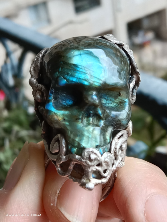 拉長石骷髏頭手工銀戒純銀戒指~「女王頭」 ~Labradorite Stone Skull Silver Ring 第9張的照片