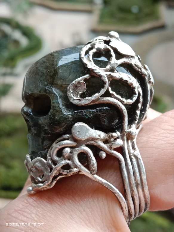 拉長石骷髏頭手工銀戒純銀戒指~「女王頭」 ~Labradorite Stone Skull Silver Ring 第5張的照片