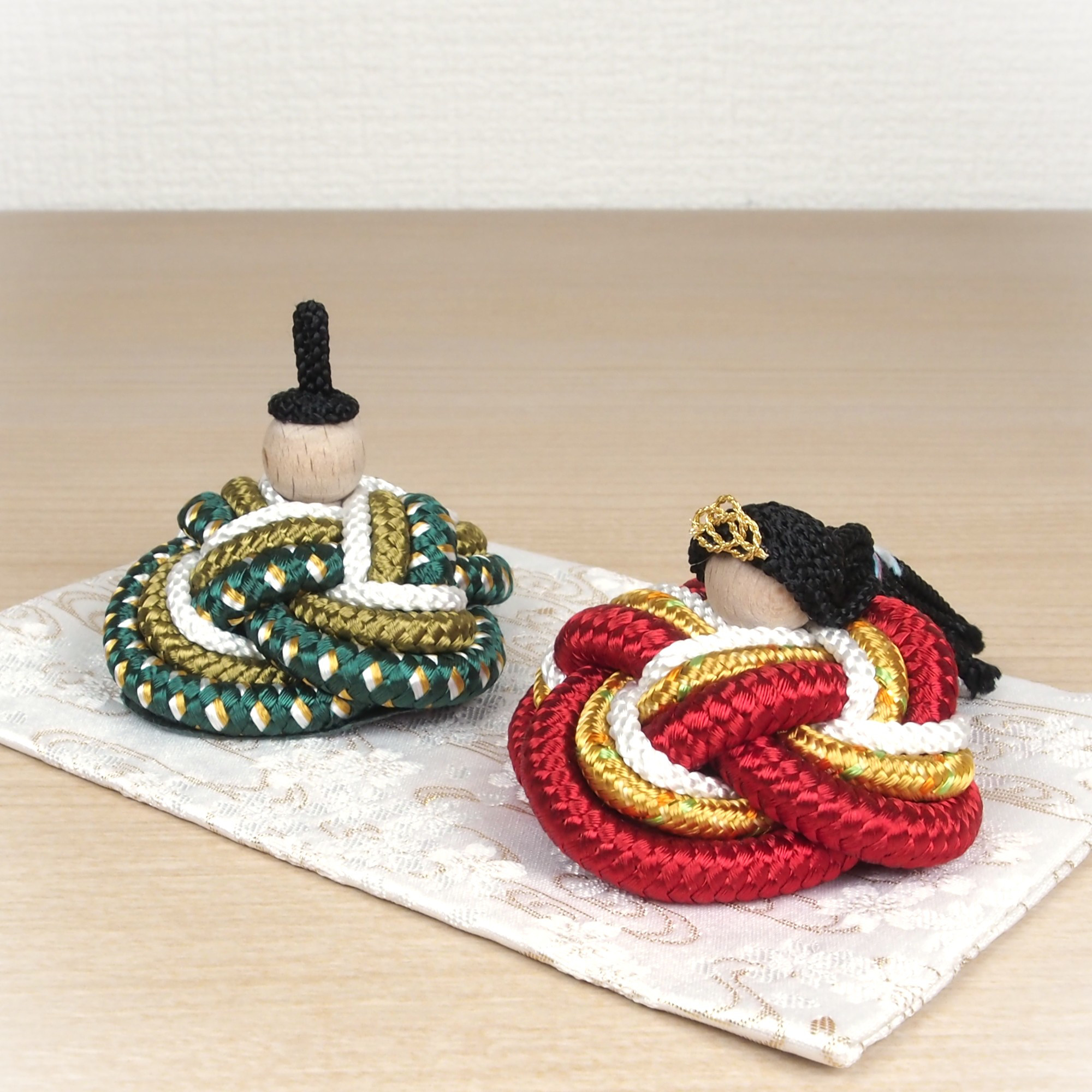 選べる金襴敷布　組み紐やさんのおひな様　みやび
