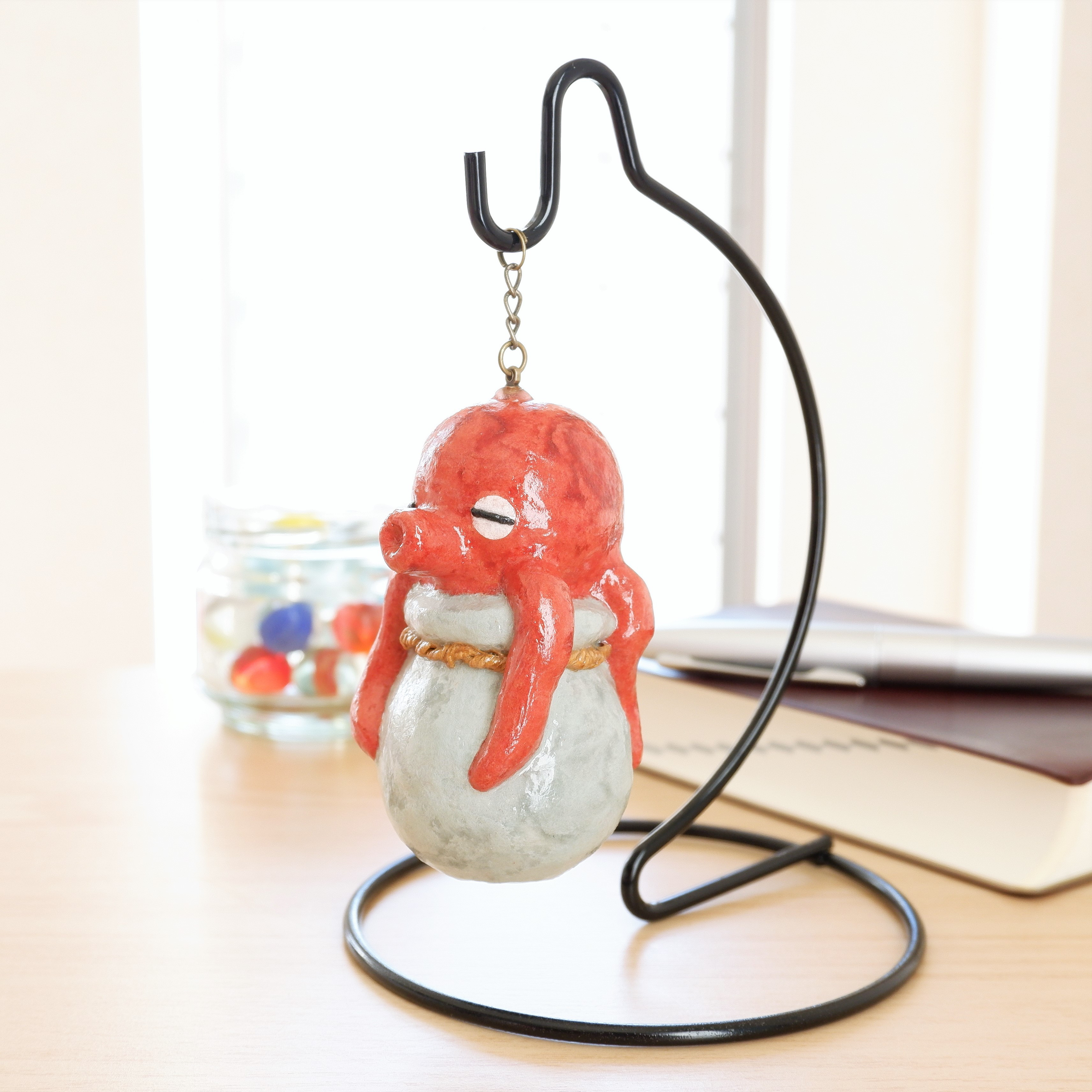 和紙インテリア／和紙で色付けした置物(吊り飾り)／『タコ in たこ壺』特大サイズ