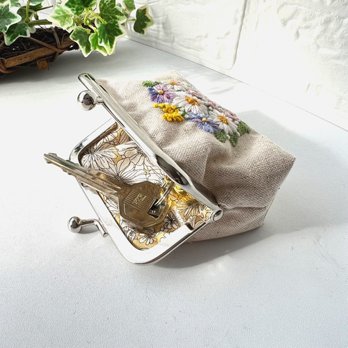 花束刺繍のがま口財布・ポーチ がま口 ルソラ 通販 15239074｜Creema