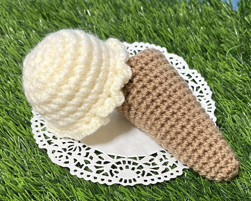 y*i様 3段アイスくんのあみぐるみ 編み図つき解説】アイスコーンのあみぐるみ🍨アイス屋さんごっこ