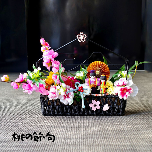 桃の花ふさ飾り　2対　縮緬細工 お雛様かざり　スタンド、お雛様は参考商品 桃の花ふさ飾り 2対 縮緬細工 お雛様かざり スタンド、お雛様は