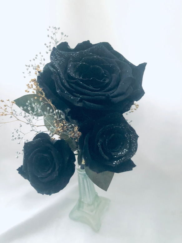 プリザーブドフラワー大輪の黒薔薇の深く美しい輝き/3輪ふんわり花束ラッピング 3枚目の画像