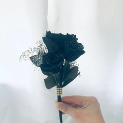 プリザーブドフラワー大輪の黒薔薇の深く美しい輝き/3輪ふんわり花束ラッピング 4枚目の画像