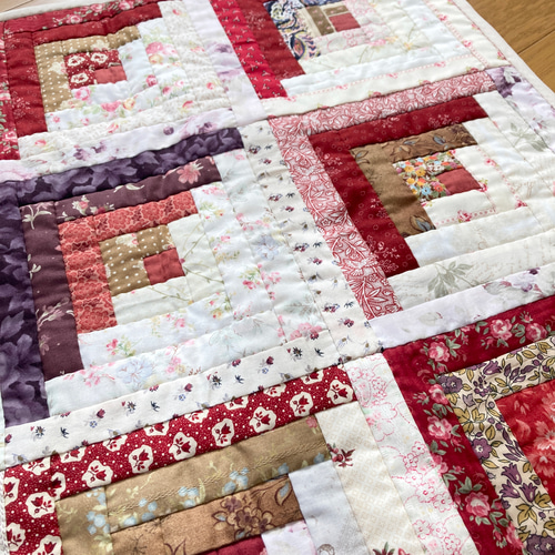 c ログキャビンのパッチワークタペストリー パッチワークキルト