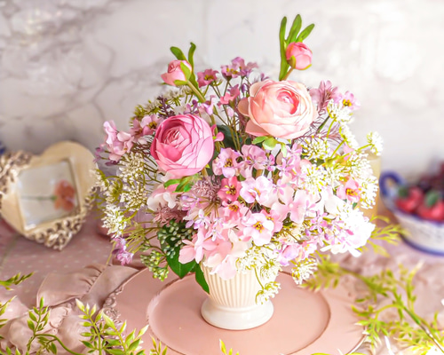 春を彩るラナンキュラスのアレンジメント アートフラワー