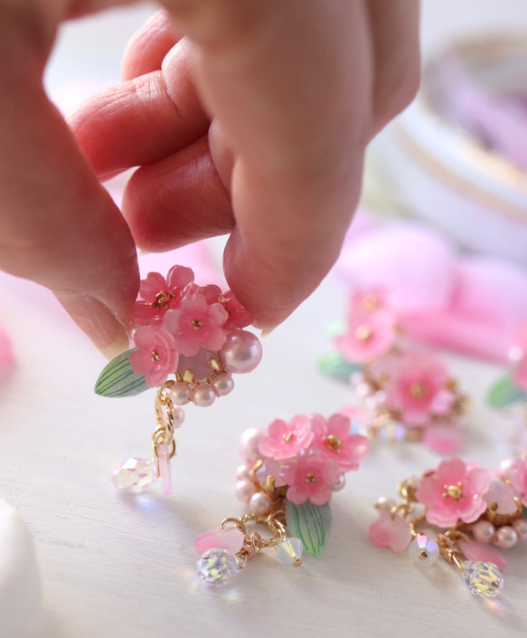 櫻花Shararin*bijou耳環/耳環（右耳）+耳夾（左耳）*反過來也可以！鮮花，禮物，粉紅色 第16張的照片