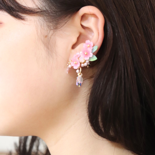 桜しゃらりん*bijouのピアス/イヤリング(右耳)+イヤーカフ(左 桜しゃらりん*bijouのピアス/イヤリング(右耳)+イヤーカフ(左