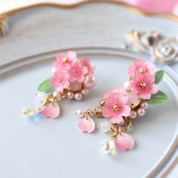 桜しゃらりん*bijouのピアス／イヤリング(右耳)＋イヤーカフ(左