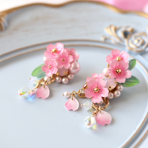 桜しゃらりん*bijouのピアス/イヤリング(右耳)+イヤーカフ(左 桜しゃらりん*bijouのピアス/イヤリング(右耳)+イヤーカフ(左
