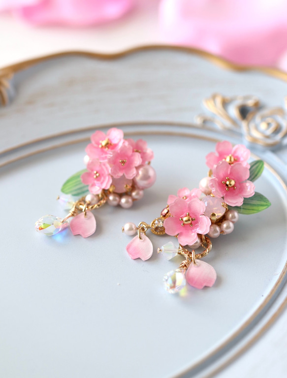 桜しゃらりん*bijouのピアス／イヤリング(右耳)＋イヤーカフ(左耳)※逆 