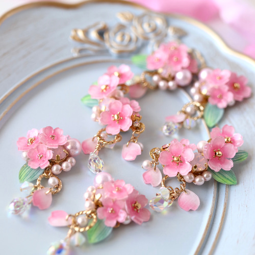 桜しゃらりん*bijouのイヤーカフ(両耳) 花、ギフト、ピンク、和装