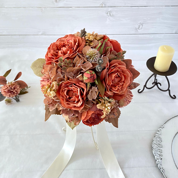 テラコッタ&オレンジ ローズ の アンティーク クラッチ ブーケ（アーティフィシャルフラワー・造花・ウェディング） 5枚目の画像