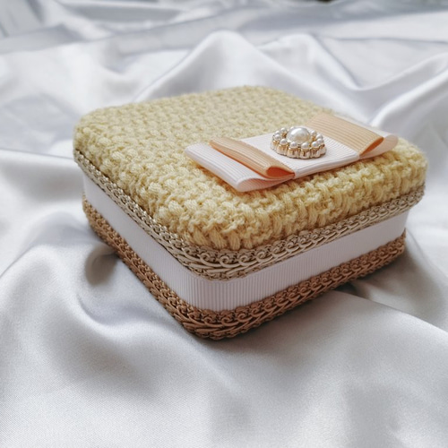 黄色のフワフワ羊さん リントンツイードのジュエリーボックス