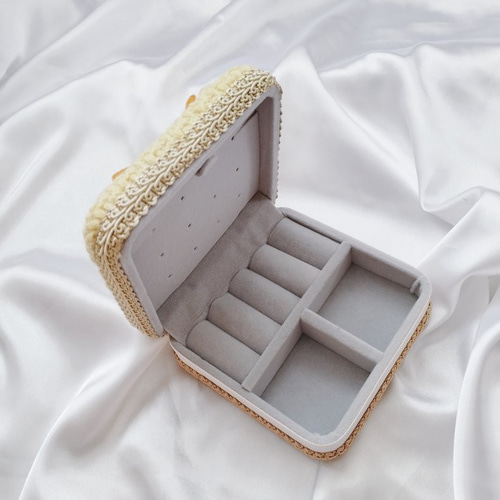 黄色のフワフワ羊さん リントンツイードのジュエリーボックス