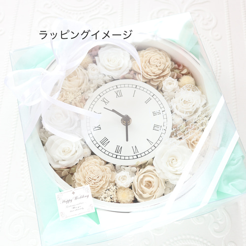 送料無料】ホワイト&ベージュのナチュラルなリース風花時計｜結婚祝い