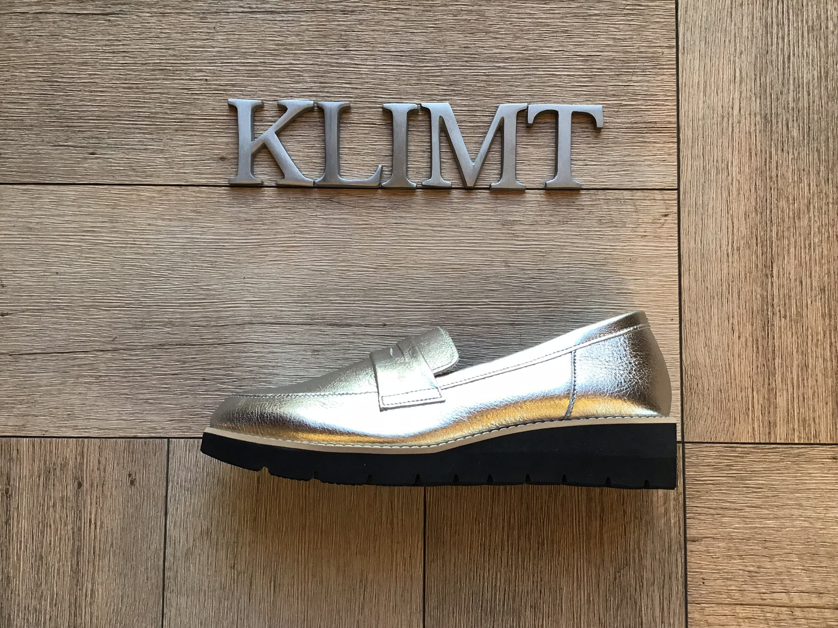 ウエッジソールコインローファー シルバー スリッポン KLIMT
