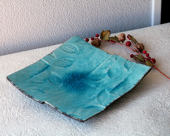 Keiji Kajiwara 藍釉木葉紋方形盤 陶瓷作品 個人陶藝家 第1張的照片