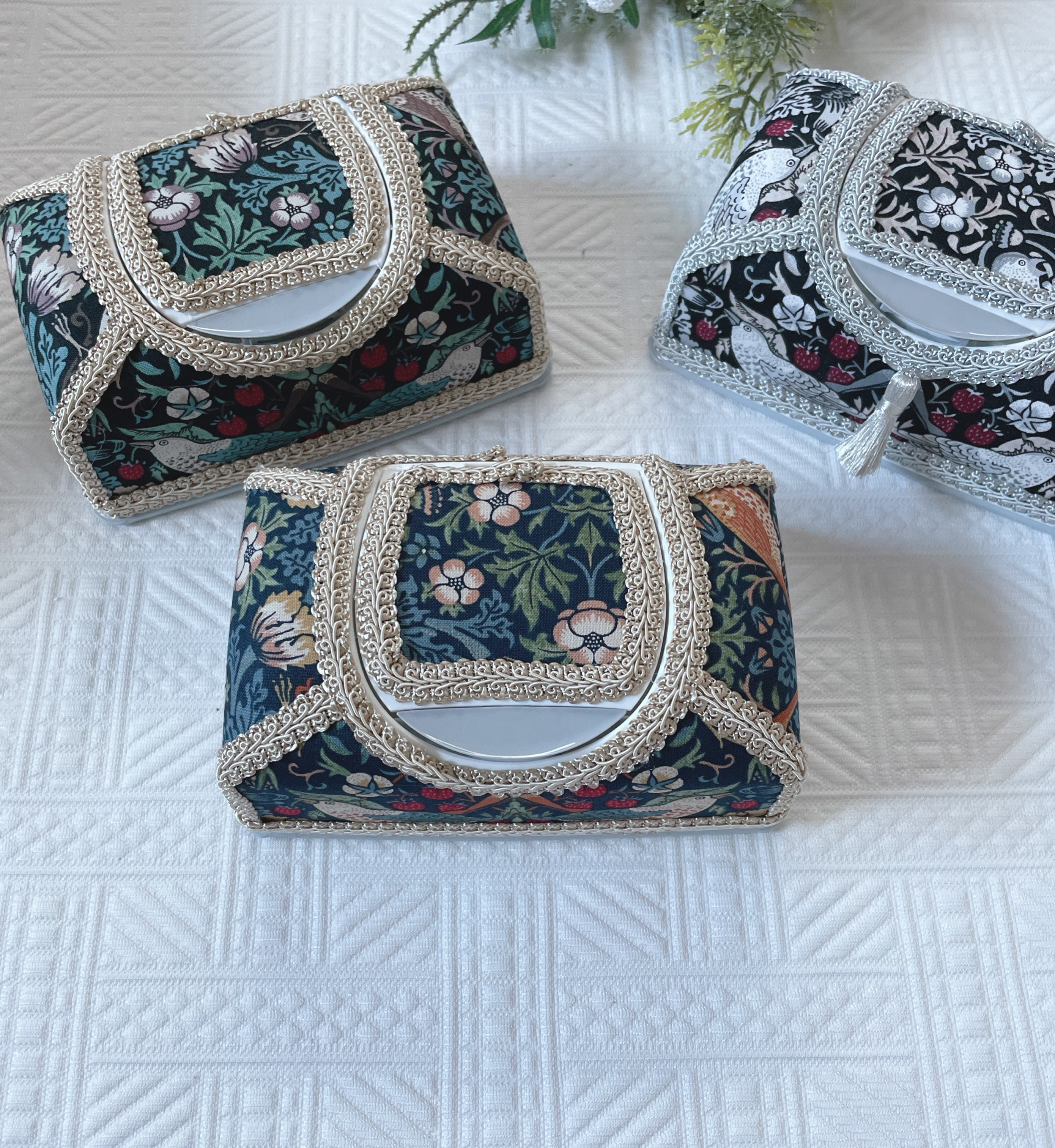 ☆ 紐なし いちご泥棒柄 ボックスティッシュケース ウィリアムモリス